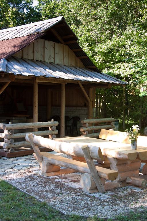 Tonise Holiday Houses Lilbi  ภายนอก รูปภาพ